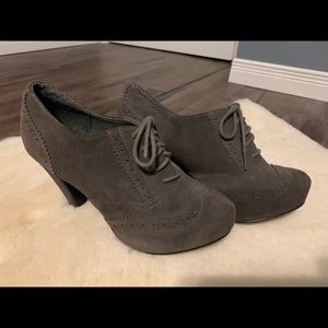 Le chateau ankle booties